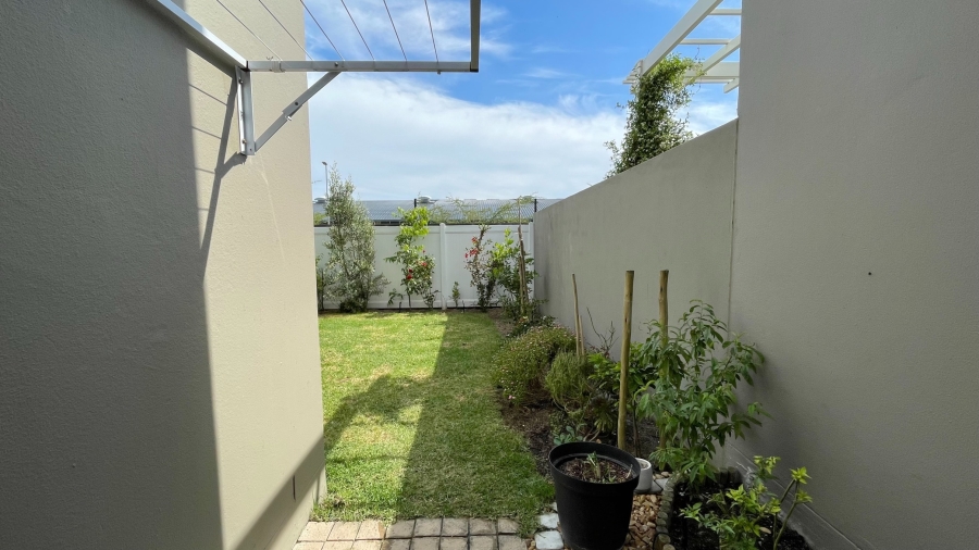 2 Bedroom Property for Sale in Somerset Lakes Western Cape